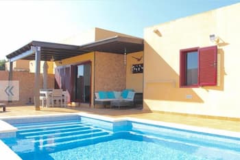 Casa rural con piscina privada en La Oliva Fuerteventura Villa Amistad